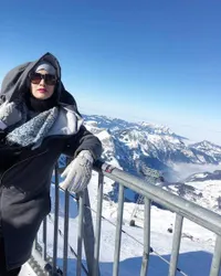 OOTD Hijab Ala Elma Theana Saat Keliling Eropa, Cantik dan Keren