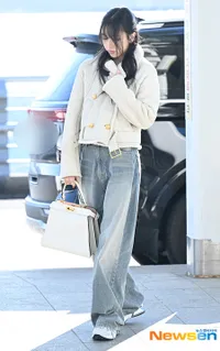 OOTD TWICE From Head To Toe di Bandara Menuju Indonesia, dari yang Lucu Sampai Elegan
