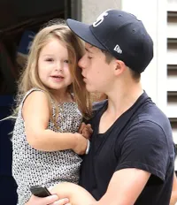 Outfit Inilah Yang Sukses Bikin Harper Seven Beckham Tampil Keren