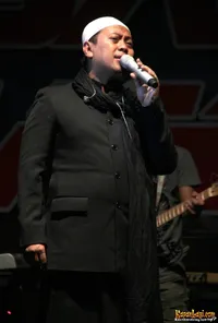 Opick Buat Konser Kebangkitan Anak Negeri