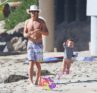 Orlando Bloom Piknik Bersama Miranda Kerr dan Flynn