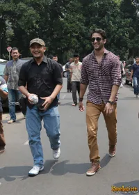 Pacar Setia, Usai Salat Jumat Shaheer Temani Ayu di Polda Metro