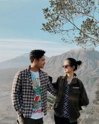 Pacaran Beda Agama, 8 Potret Azriel Hermansyah dan Sarah Menzel yang Makin Mesra - Didoakan Netizen Segera Menikah