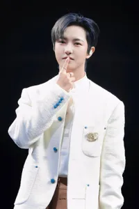 Padu Padan Outfit Mewah dan Elegan Ala Renjun NCT DREAM yang Bisa Jadi Inspirasi OOTD Kamu!