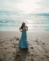 Pakai Dress Bak Senorita, Intip 6 Foto Alyssa Daguise yang Cantik dan Memesona di Pantai Bali