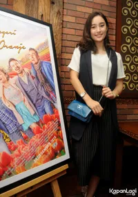Pakai Dress Tipis, Tatjana Saphira Lawan Angin Dingin di Belanda