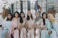 Pakai Gamis Sejumlah Selebriti Ini Terlihat Cantik dan Anggun