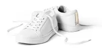 Pakai Sneakers 'Kembar', 6 Seleb Ini Tampil Dalam Style Berbeda