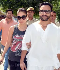 Pakai Tanktop, Kareena Kapoor Temani Saif Ali Rayakan Idul Adha