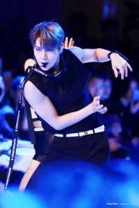 Paling Memesona Saat Menari di Atas Panggung, 11 Potret Idol K-Pop Cowok Ini Disebut 'Best Dancer' Versi Netizen Korea
