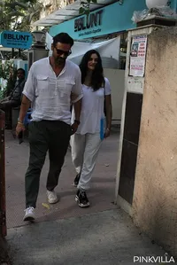 Pamer Baby Bump, Arjun Rampal - Gabriella Mesra di Depan Umum