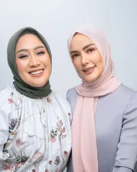Pamer Foto Berhijab, Ini Potret Cathy sharon yang Ramai Dipuji Tambah Cantik - Dikira Mualaf