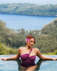 Pamer Lekuk Tubuh, 8 Potret Marion Jola Eksotis dan Memesona dalam Balutan Bikini di Bali