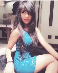 Pamer Punggung Hingga Area Pribadi, Vibha Anand Makin Menggoda