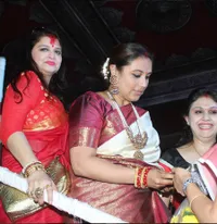 Panas Berkeringat, Rani Mukherjee Happy Jalani Ritual Durga Puja