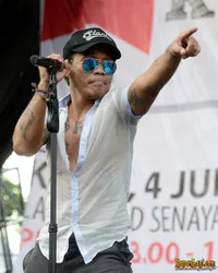 Panas! Slank Orasi Anti Narkoba Dan Ajak Gerak Positif Slankers