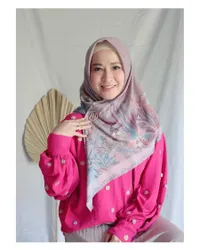 Pancarkan Aura Positif, 11 Potret Okie Agustina yang Dipuji Awet Muda - Jalin Hubungan Baik Dengan Adelia Wilhelmina Istri Pasha