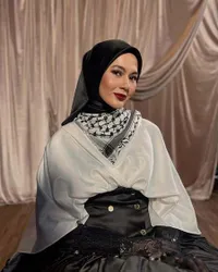 Pancarkan Aura Super Model, Ini 8 Potret Paula Verhoeven Catwalk di Fashion Show Zaskia Sungkar