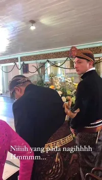 Pancarkan Pesona Mas-Mas Jawa, 8 Potret Nicholas Saputra Hadiri Acara Mangkunegara X - Kenakan Beskap Hingga Blangkon