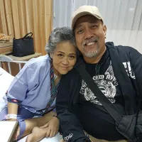 Para Seleb Jenguk Mendiang Istri Indro Warkop Saat Dirawat di RS