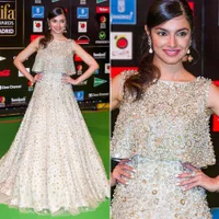 Parade Best Dress Aktris Cantik Bollywood di IIFA 2016, Mewah!