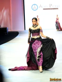 Parade Busana Keren di Indonesia Fashion Week, Super Cantik!