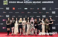 Parade Fashion Girlgroup Top di 2020 MAMA, Bagaikan Princess - Ada yang Tampil Maskulin