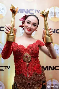 Parade Fashion Pemenang Anugerah Dangdut Indonesia, Mewah Elegan!