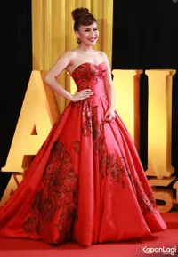 Parade Gaun Megah di Red Carpet AMI Awards 2016, Cantik Abis!