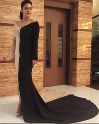 Parade Gaun Mewah Red Carpet Filmfare 2016, Aishwarya Memukau!