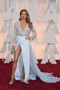Parade Gaun Putih Dominasi Red Carpet Oscars 2015, Pilih Mana?