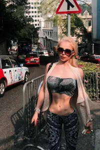 Parade Gaya Barbie Hidup Valeria Lukyanova Saat Jadi Model