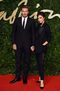 Parade Red Carpet Mewah Artis Hollywood di British Fashion Awards