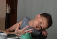 Parentingnya Dipuji, Foto Nikita Willy Suapi Baby Issa yang Tak Mau Makan Sendiri Lagi - Nggak Akan Maksa Jika Menolak Makanan