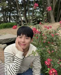 Park Bo Gum Bagikan Foto Lawas Bersama Para Cast Drama ‘LOVE IN THE MOONLIGHT’