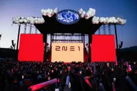 Park Bom Absen, 10 Potret 2NE1 Gebrak Panggung HITC LA 2025 - Setlist-nya Bikin Nostalgia K-Pop Gen 2