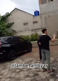 Pasca Bebas Karena Kasus KDRT, Potret Rizky Billar yang Sedang Cek-Cok Dengan Tetangga Diduga Karena Ngebut
