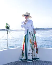 Pasca Disebut Kayak Orang Mau Nyelam Oleh Reino Barack, Ini 8 Potret Syahrini Tampil Elegan Bak Bangsawan Saat Berlayar di Jepang - Sempat Pamer Kemesraan Bareng Suami