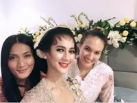 Paula Verhoeven Saat Midodareni, Ditemani Nadine Chandrawinata