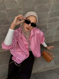 Paula Verhoeven Tampil Pakai Outfit Pink, Gayanya Makin Anak Muda Banget 