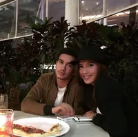 Peluk - Cium, Ini Foto-Foto Mesra Irena Justine & Sang Pacar
