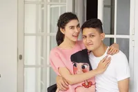 Peluk Depan Belakang, Ini Foto-Foto Mesra Romantis Syahnaz-Juan 