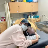 Peluk Terakhir dengan Penuh Kasih Sayang, Intip 8 Potret Regina Geisha dan Mendiang Ayah yang Kini Tinggal Kenangan: Waktunya Tuhan Buat Papa