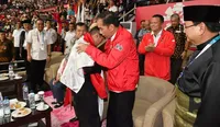 Pelukan - Ngevlog, Jokowi & Prabowo: Semuanya Untuk Indonesia