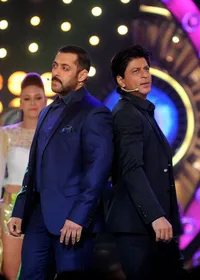 Pelukan Mesra Shahrukh Khan dan Salman Khan, Penuh Tawa Bahagia