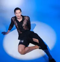 Pemotret Terbaru Dimas Beck yang Keren Banget, Pakai Baju Lace Transparan yang Disebut Kayak Oscar Lawalata - Pamer Chocolate Abs