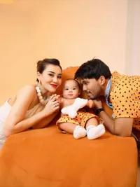 Pemotretan Aaliyah Massaid dan Thariq Halilintar Ala Flinstone, Baby Arash Gemas