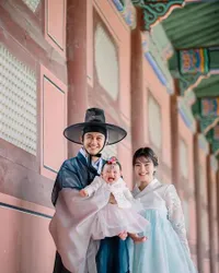 Pemotretan Felicya Angelista dan Caesar Hito Pakai Hanbok di Istana Korea, Baby Bible Cute Emut Empeng