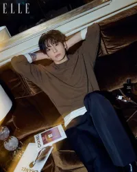 Pemotretan Jungkook BTS Terbaru, Punggungnya Terasa Nyaman Buat Bersandar