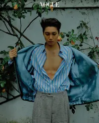 Pemotretan Kai EXO Ala Dewa Narcissus, di Tempat Becek Pun Tampan